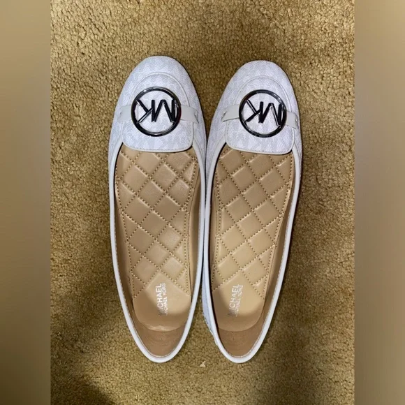 MICHAEL MICHAEL KORS WITHE FLATS. - Picture 13 of 16